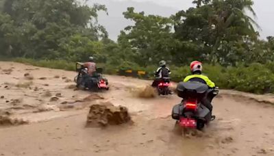 重機跑山雨後土石流狂瀉 驚險畫面曝光完全「沒退路」