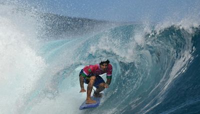 Surfen: Brasilianer Medina erreicht Halbfinale