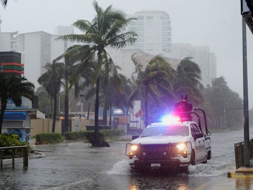 Hurricane Beryl makes landfall at Mexico's top tourist destinations triggering red alert