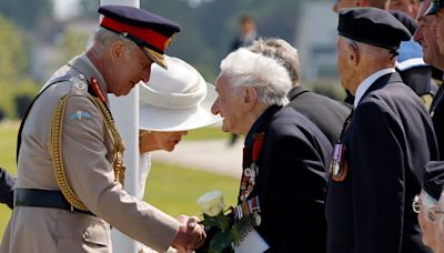 Con la presencia del Rey Carlos III, Francia conmemoró el 80 aniversario del "Día D": "Una generación de hombres y mujeres no se inmutó cuando llegó el momento"