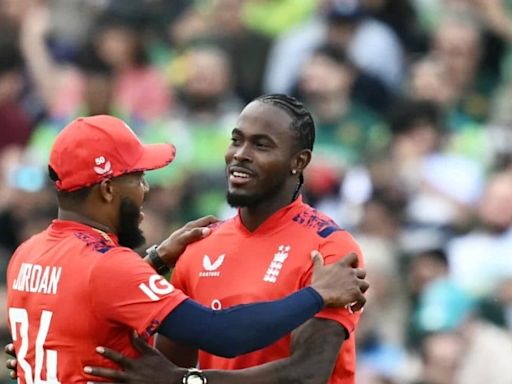 Jofra Archer Takes Two Wickets on Return as England Beat Pakistan by 23 Runs in 2nd T20I - News18