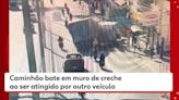 VÍDEO: Caminhão fica pendurado em morro após ser atingido na traseira; muro de creche foi atingido