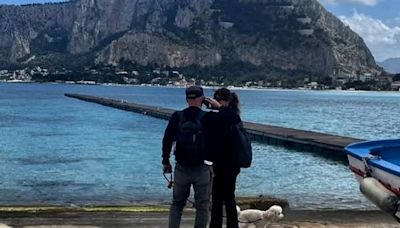 "Back to Palermo", Luisa Ranieri e Luca Zingaretti a passeggio per Mondello