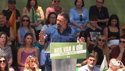 Acto de Abascal y Buxadé en Valencia: "Ante la inmigración masiva, deportaciones masivas. Basta ya. No estamos dispuestos a discriminar a los inmigrantes legales"