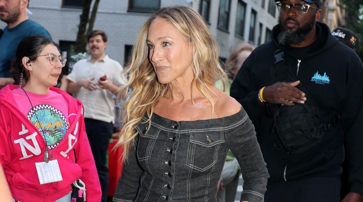 Sarah Jessica Parker Elevates the 2024 Capri Pants Trend With an Off-the-Shoulder Top