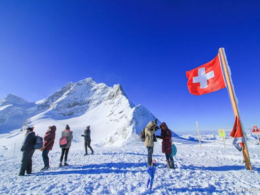 瑞士6大浪漫路線！冰河列車全景玻璃窗看山谷 飛行傘賞湖光山色