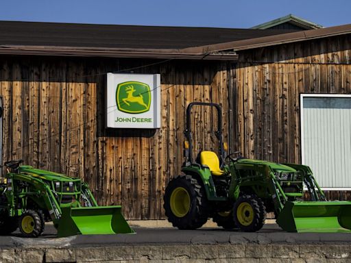 Deere to Dismiss Some Salaried Workers Amid Farm Downturn