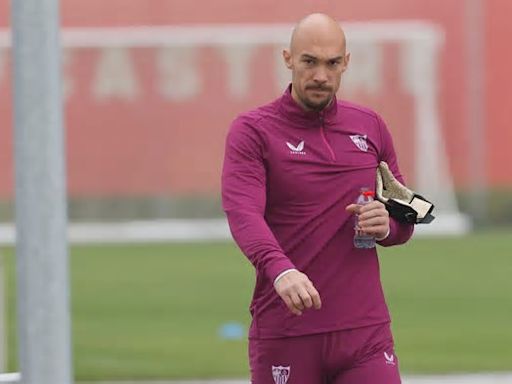 Dmitrovic, baja de última hora en el Sevilla para el derbi