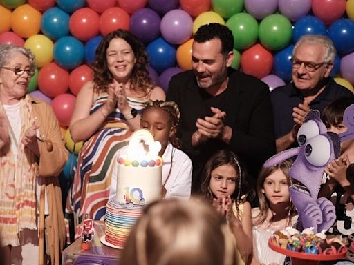 Leandra Leal celebra aniversário da filha com ex e atual marido: 'Famílias reunidas'