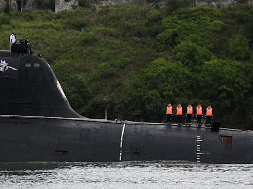 A Russian submarine that just left Cuba appears to be 'falling apart' with its soundproofing panels falling off, analyst says