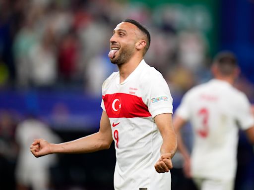 Turquía llega a octavos de la Euro, con un triunfo de 2-1 que elimina a los checos