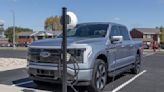 Ford F-150 Lightning “es un desastre” y “no puede hacer cosas de camioneta”