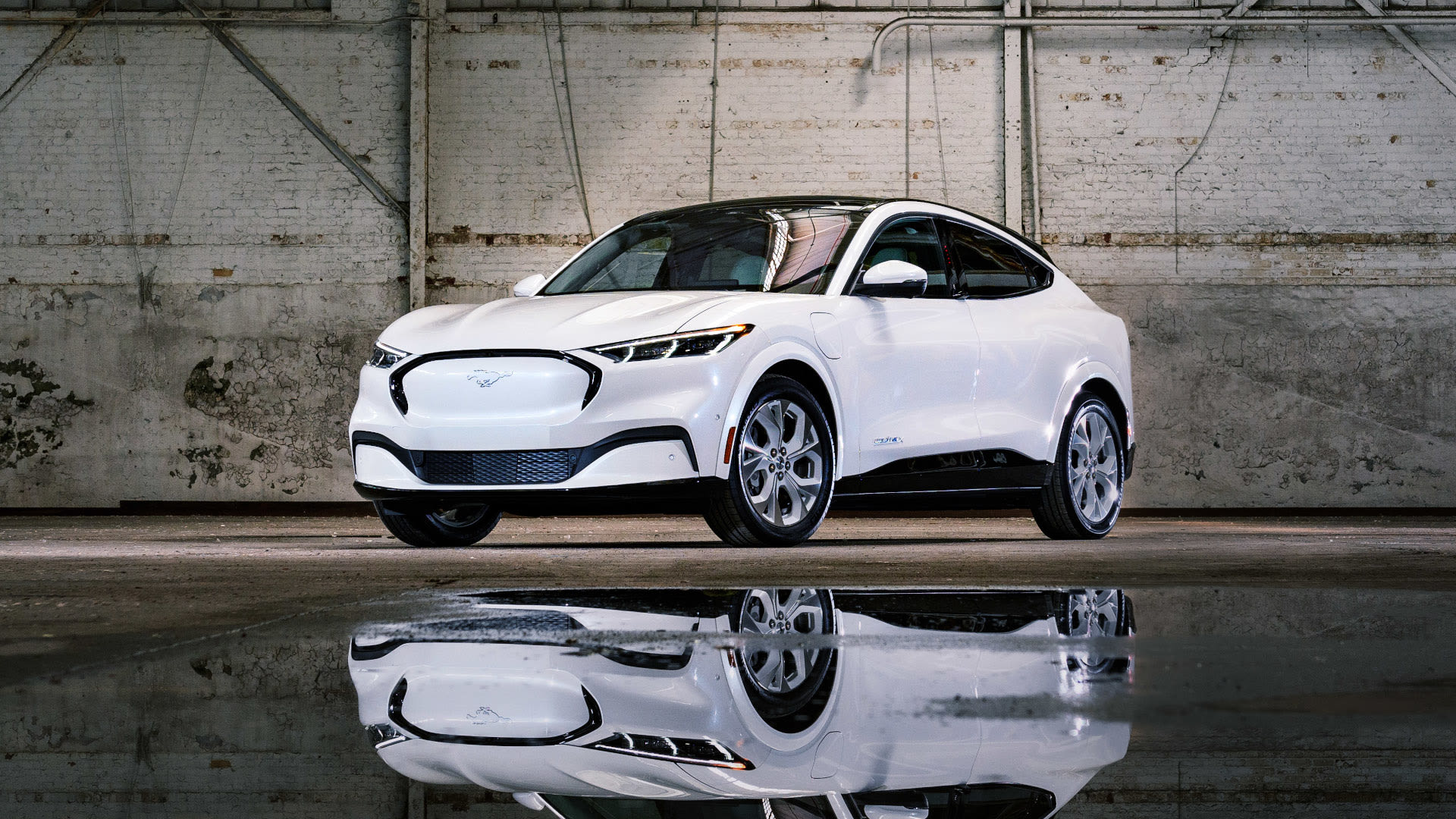 7 EVs That Are Plummeting in Value