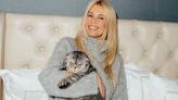 De qué raza es Chip, el gato de Claudia Schiffer que desfiló y es furor en las redes