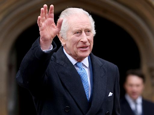 El rey Carlos III reanuda sus apariciones públicas con visita a organización contra el cáncer