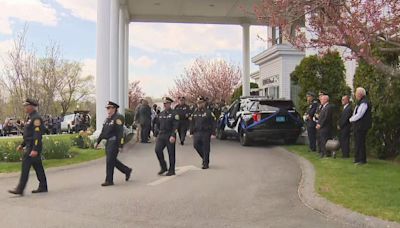 Hundreds of police officers mourn Billerica Sgt. Ian Taylor at wake