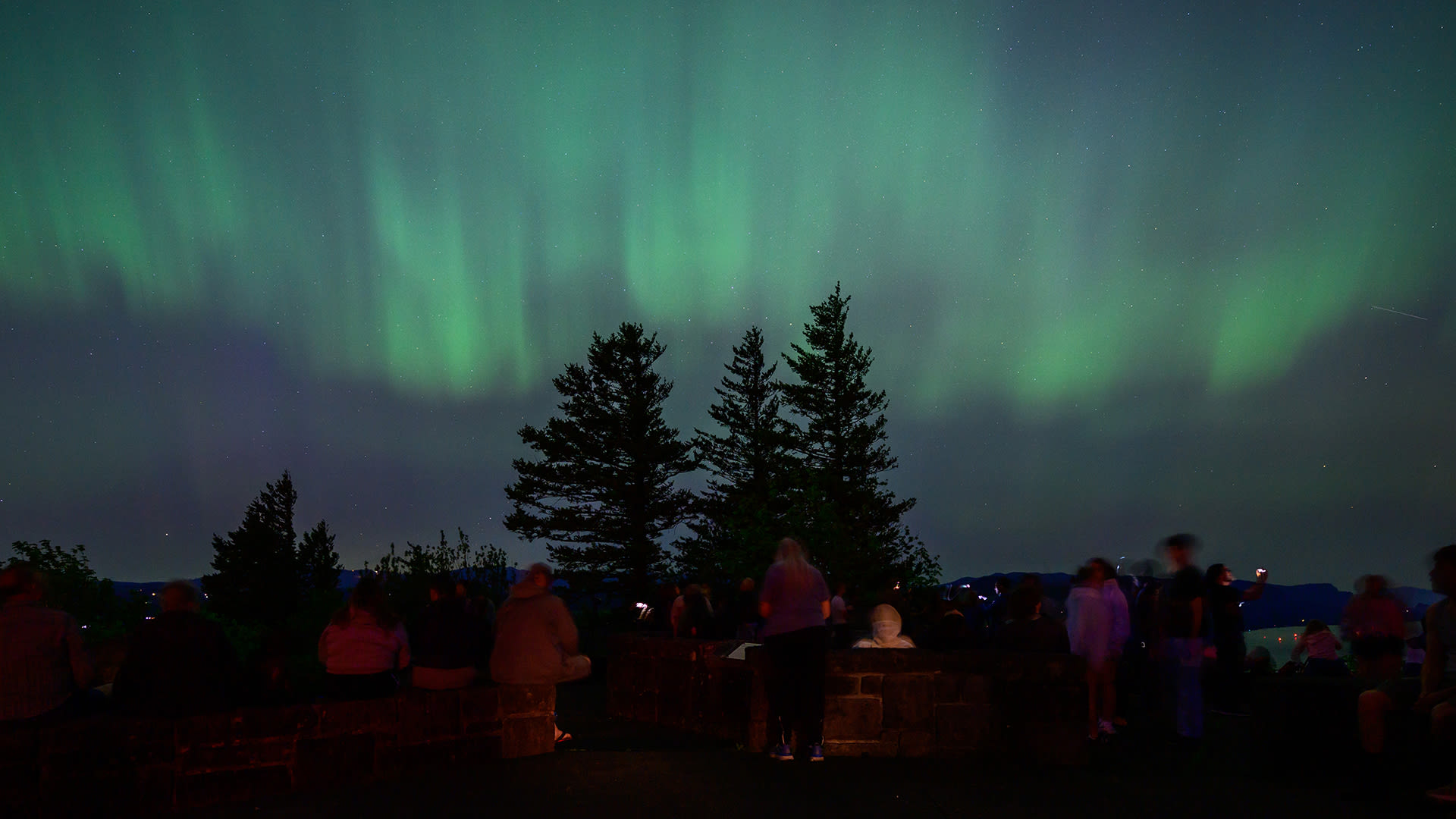 Americans can see Northern Lights aurora tonight - maps show best spots