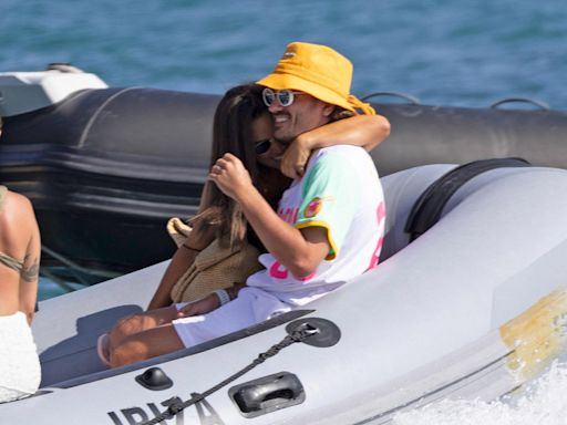 Après l’Euro, Antoine Griezmann s’éclate en famille sur un yacht à Ibiza