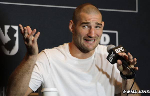 Jon Anik: Sean Strickland’s ‘next fight should definitely be for the championship’