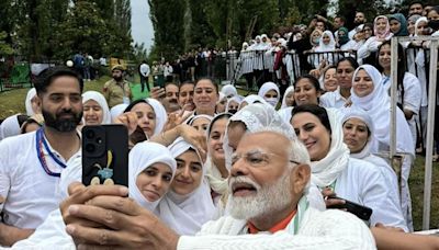 International Yoga Day: PM Modi takes ‘post yoga’ selfie at Srinagar's Dal Lake