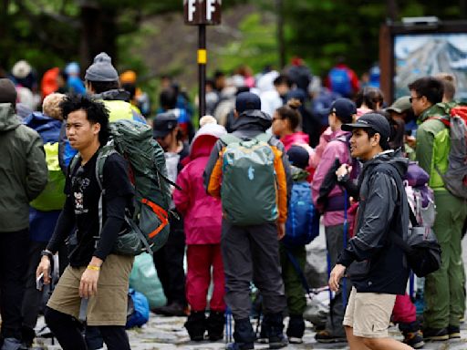 才剛解決「彈丸登山」 富士山又現新問題：登山客搶關門前一刻登山