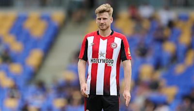 Brentford take former Southampton midfielder Stuart Armstrong on trial