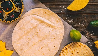 Tortillas con ajo y finas hierbas, aprende a hacer esta nueva versión en solo 15 minutos