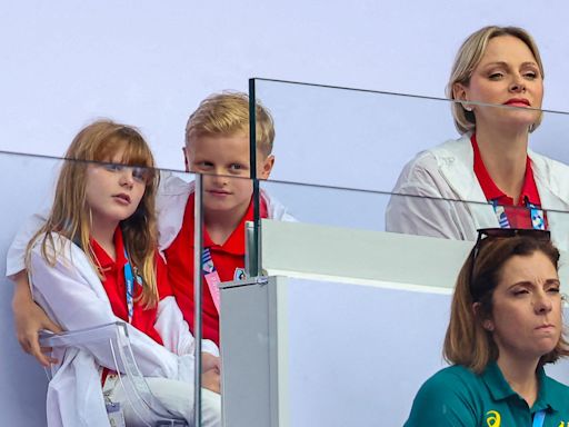 Charlene, Jacques et Gabriella parfaitement assortis pour soutenir l’Afrique du Sud aux JO