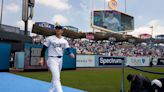 Shohei Ohtani es arropado por los fans de los Dodgers en juego de apertura muy Hollywood - La Opinión