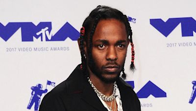 Kendrick Lamar interprète cinq fois un titre clash contre Drake lors d'un concert à Los Angeles