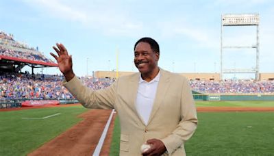 Dave Winfield is getting a statue dedication ... in Alaska