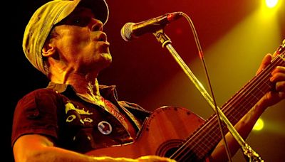 Tras 17 años, Manu Chao vuelve con un nuevo álbum de estudio