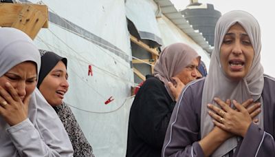 "Estas operaciones deben cesar": dura condena en Europa al ataque israelí contra un campamento de desplazados palestinos en Rafah