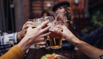 Dear Annie: Should we pay for our friends drinks?