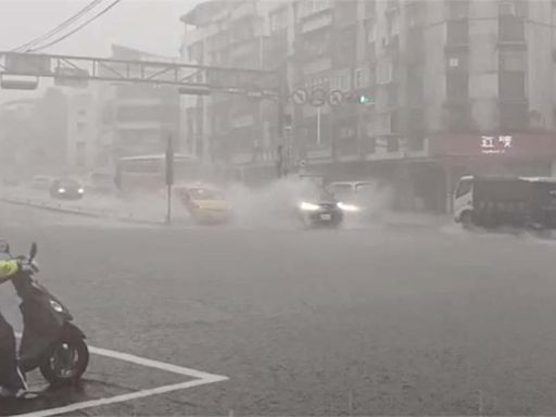 雨彈狂炸！16縣市豪大雨特報 「這縣市」山區防溪水暴漲