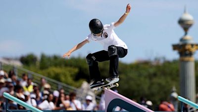 VIDEO: 14-year-old Coco Yoshizawa dominates women's skateboard street final