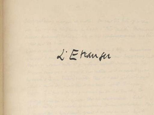 Se subasta el misterioso manuscrito de 'El extranjero' de Albert Camus