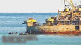 菲律賓軍艦人員在仁愛礁破壞中國漁民漁網