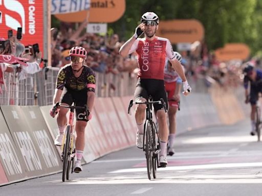 Giro de Italia: Benjamin Thomas ganó la accidentada quinta etapa con un ataque sorpresivo y mandó a callar a los italianos
