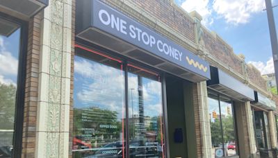 Comedian Patton Oswalt raves about Grand Rapids Coney dog joint