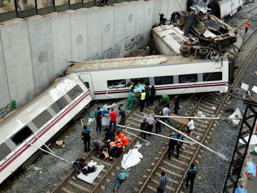 Spain train driver jailed for 2.5 years over deadly 2013 crash