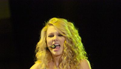 Flashback: Taylor Swift performs at Ohio University-Chillicothe in 2007