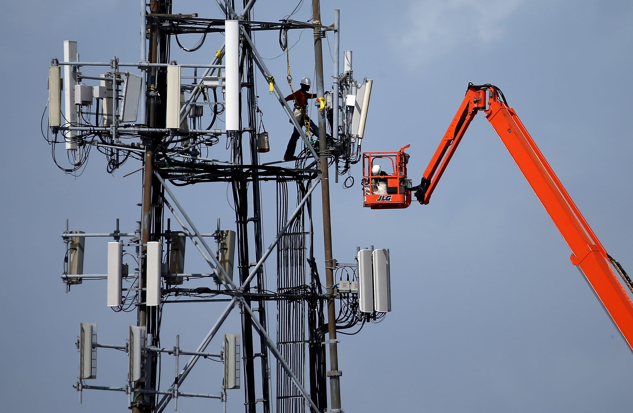 Spotty cell service from Hurricane Beryl? Here's your provider's plans.