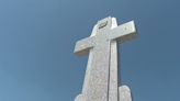 "No dejan descansar ni a los muertos", la indignación de los vecinos de Escalonilla ante el robo de 140 crucifijos del cementerio