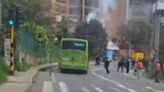 Encapuchados vandalizan bus del SITP en la Distrital; el conductor tuvo que retroceder