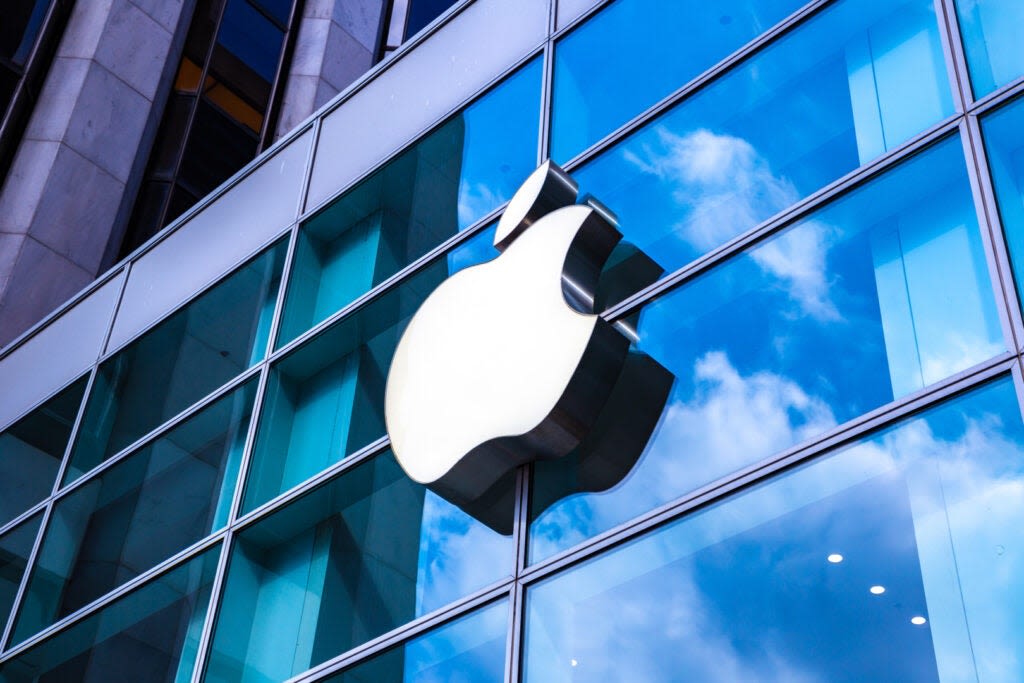 Apple Store Workers In Maryland Vote In Favor Of Strike Over Working Conditions — New Jersey Against Unionization...