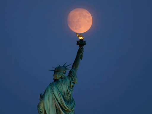 What time is the lunar eclipse tonight? How to spot the September Supermoon