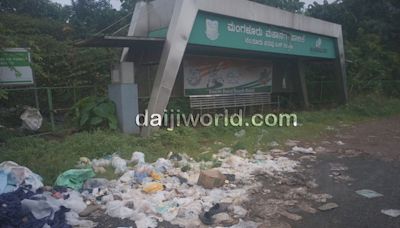 Mangaluru: KPT, Padua residents criticise authorities for negligence of roads, bus stops