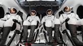 SpaceX revela seu 1º traje para astronauta passear no espaço