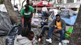 Migrantes de Haití , Venezuela y Honduras viven en las calles de la colonia Juárez
